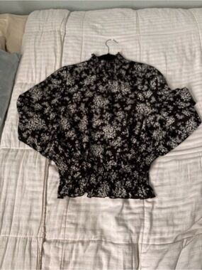 Women's Black Floral Smocked-Hem Blouse